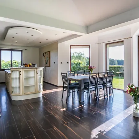 Vila Hacjenda Karas *